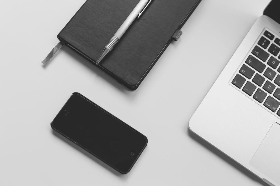 B&W Minimal iPhone Notebook Pen