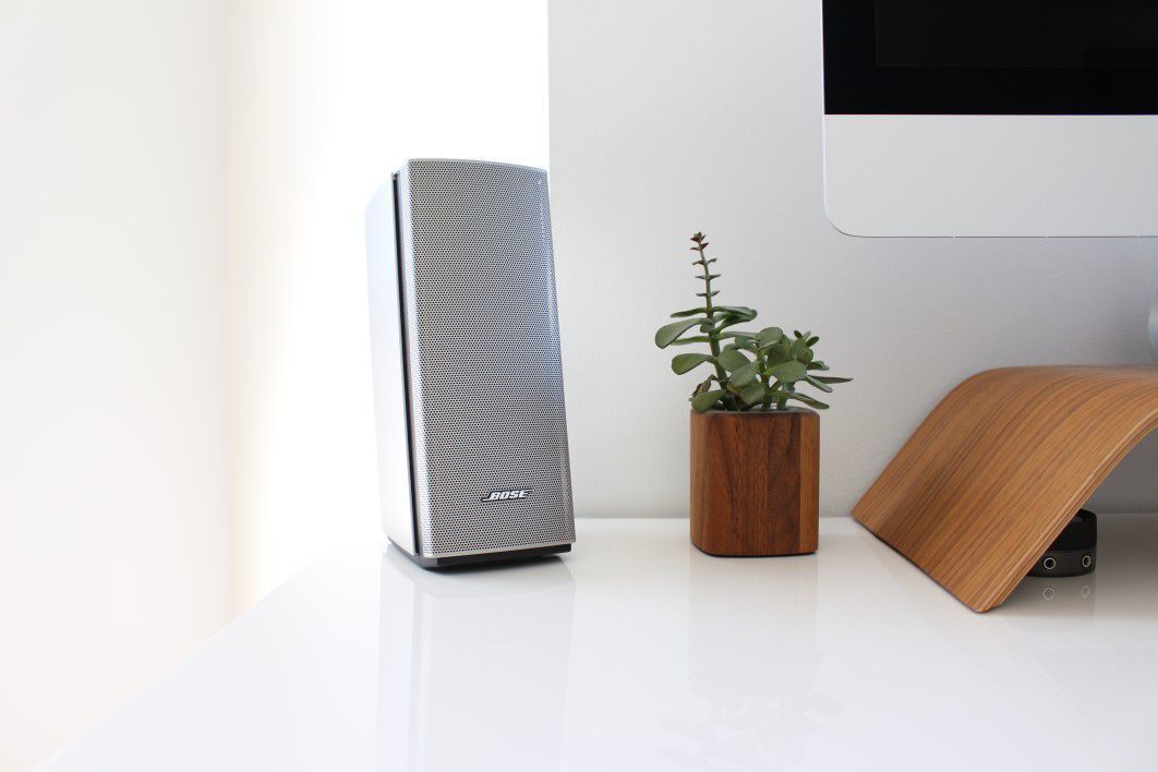 Bose Speaker Mac Minimal Desk