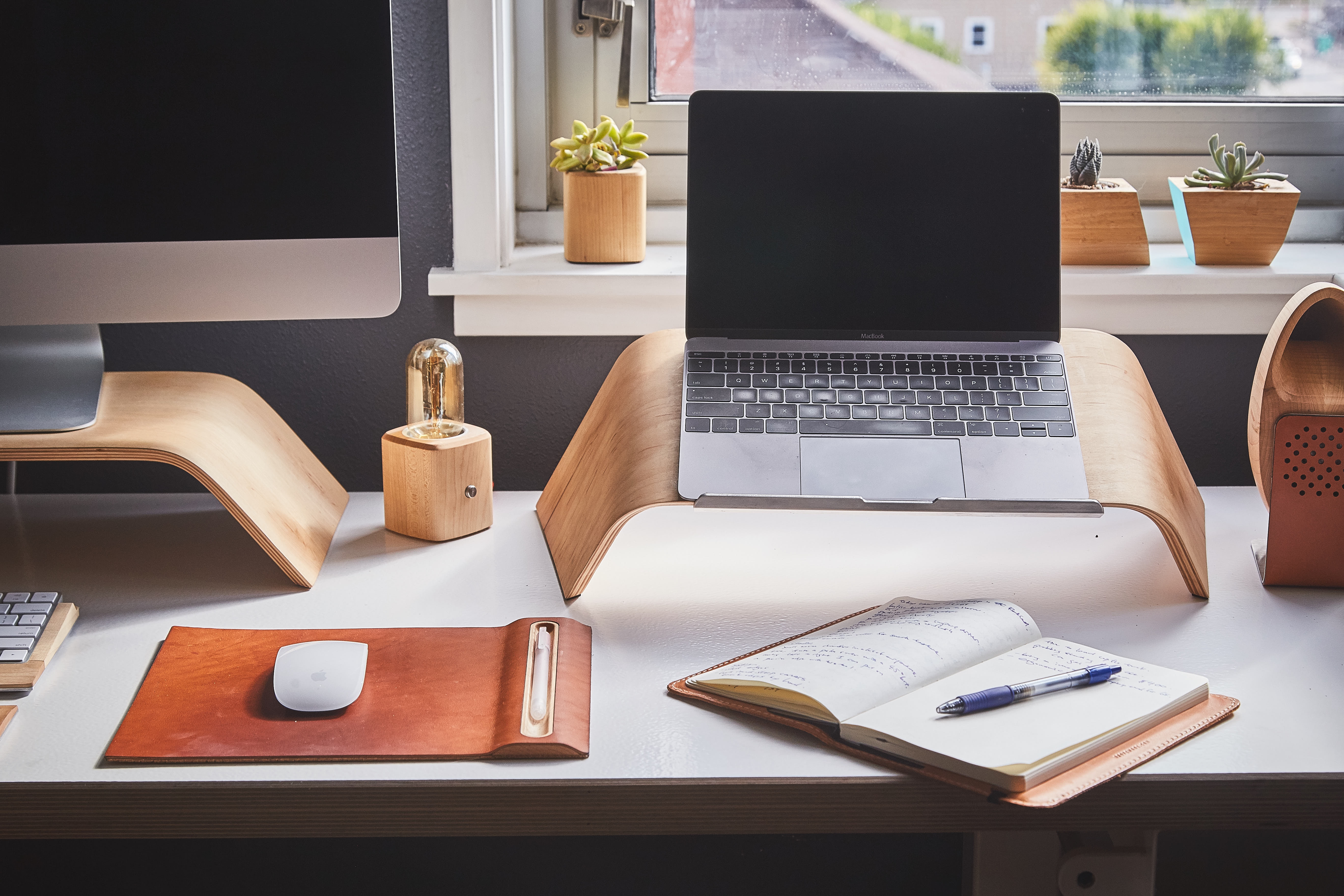 Minimal Mac MacBook Desk