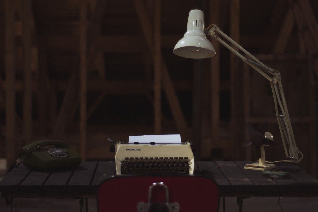Retro Typewriter Phone Light