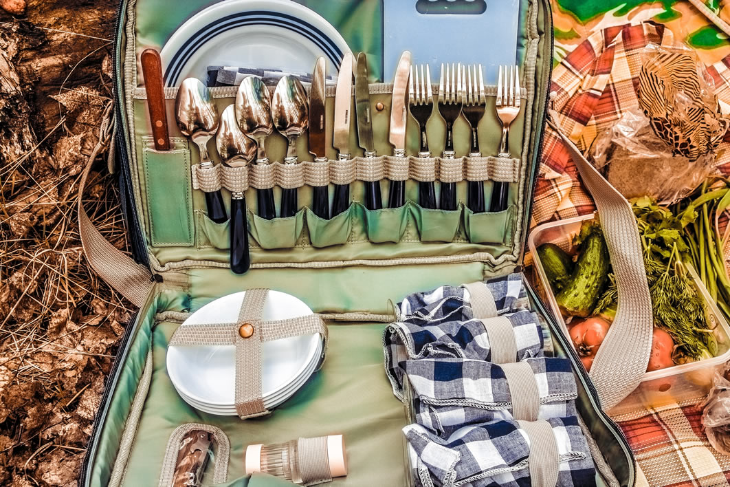 Picnic Blanket Hamper Utensils