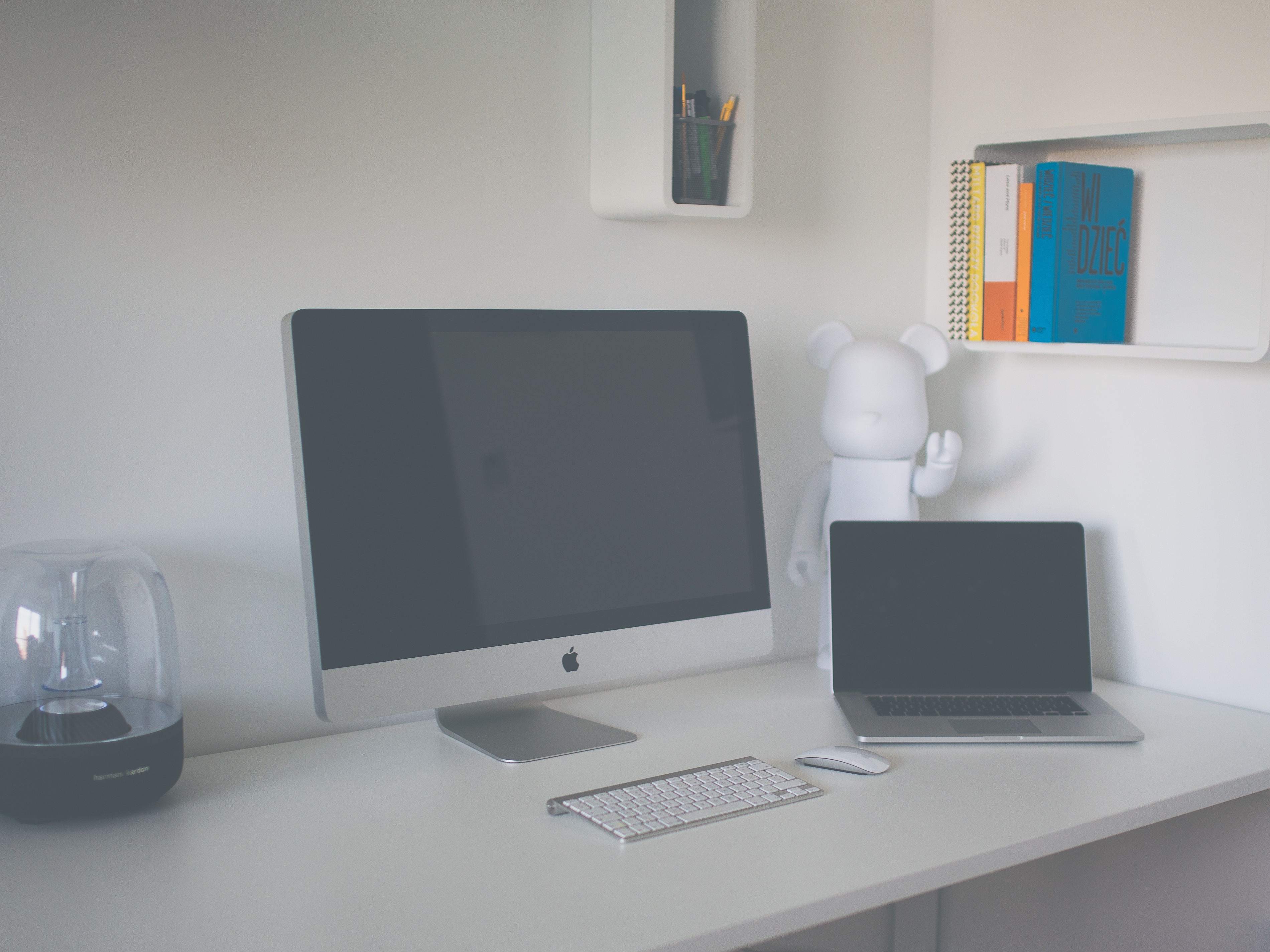 Mac White Minimal Desk