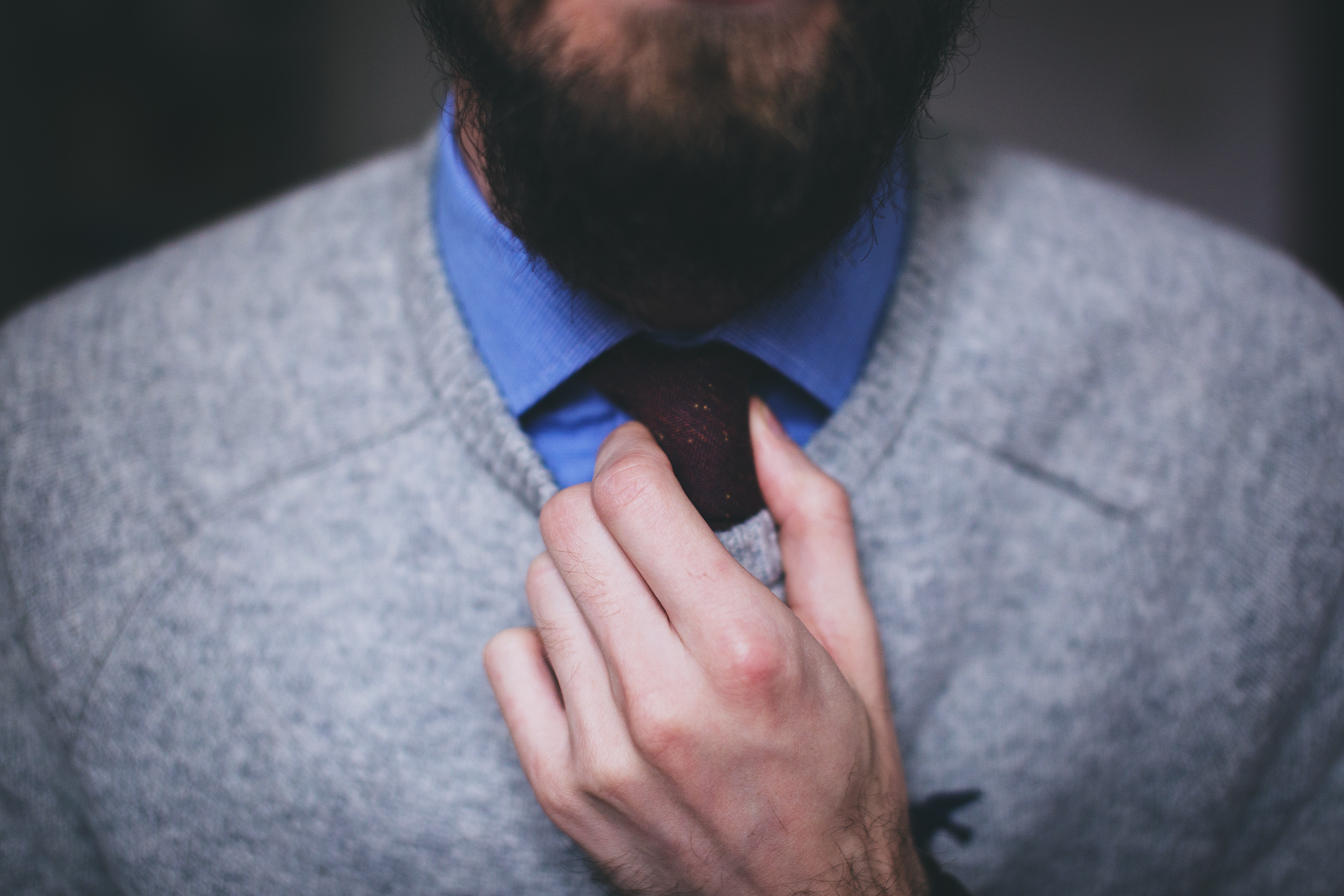 negative-space-businessman-casual-clothes-tie-freestocks.jpg