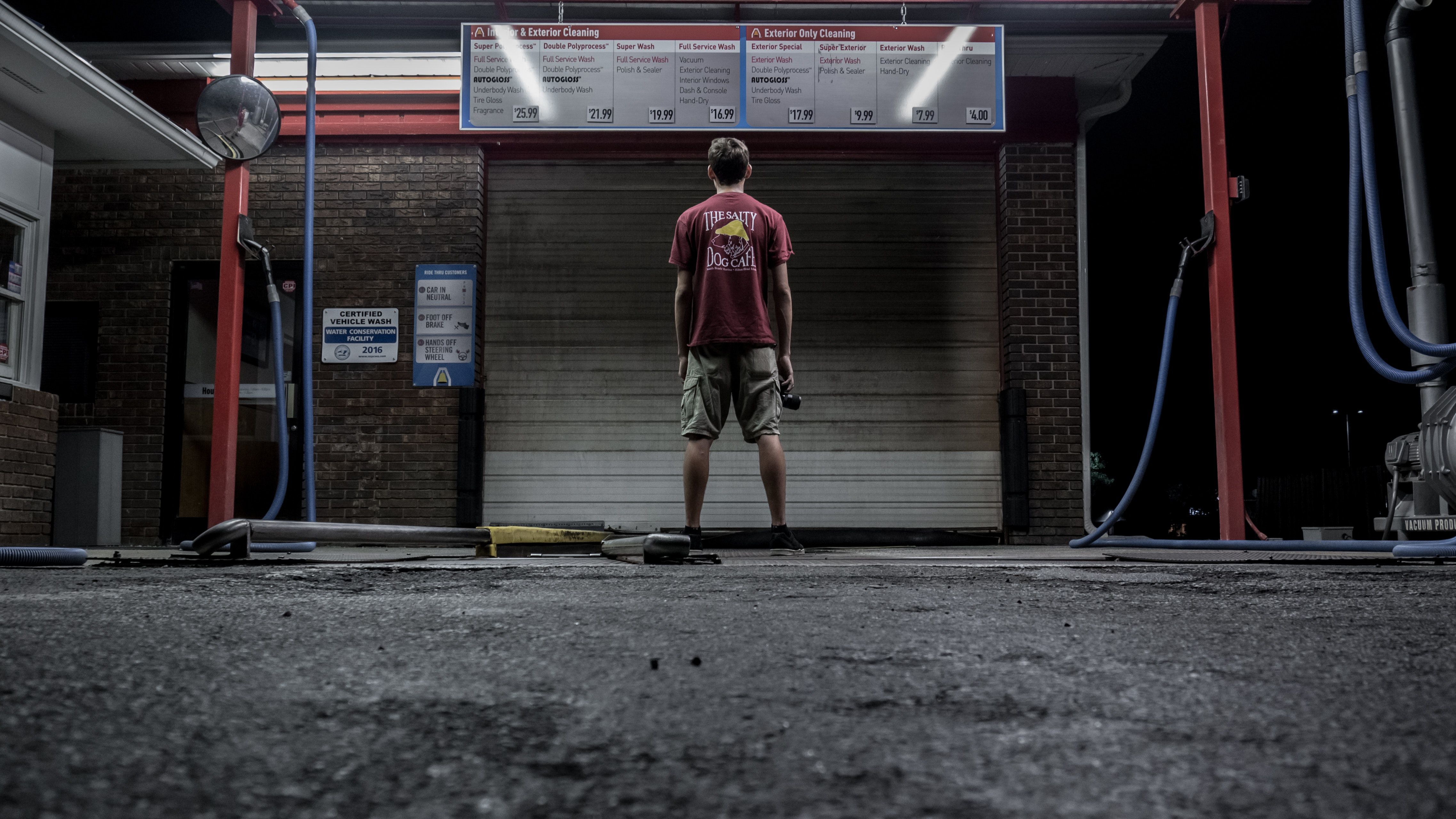 https://negativespace.co/wp-content/uploads/2018/09/negative-space-man-alone-carwash-clean-car-work-tobi.jpg