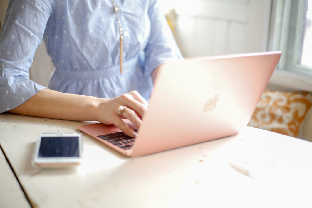 negative-space-laptop-work-phone-woman-1062x708.jpg