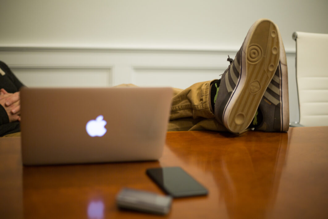 Table Office Sneakers